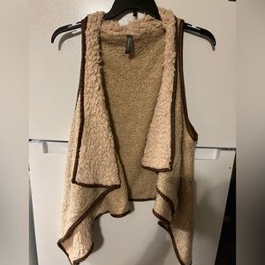 Fashionistas‎ Sherpa Vest With Leather Trim Size Large Boho Style Tan And Brown
